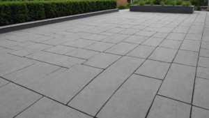 Découvrez les étapes essentielles pour réussir la construction d’une dalle en béton pour votre terrasse. De la préparation du terrain au coulage du béton, suivez notre guide pratique pour un résultat solide et durable. Réaliser une terrasse en béton : […]