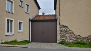 Découvrez dans cet article les règles essentielles à connaître avant de vous lancer dans des travaux impliquant le percement d’un mur porteur. Peut-on réellement le faire sans autorisation ? Les réponses à vos questions se trouvent ici ! Conséquences de […]