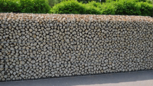 Découvrez tous les avantages qu’offre un mur de soutènement en gabion pour vos projets de construction ou d’aménagement extérieur. Solide, esthétique et écologique, ce type de structure présente de nombreux atouts à connaître. Les gabions : une solution esthétique et […]